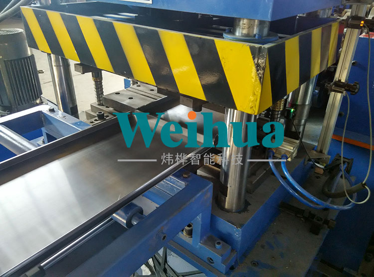 貨架材質(zhì)主要有哪幾種以及貨架層板滾壓成型機(jī)特點